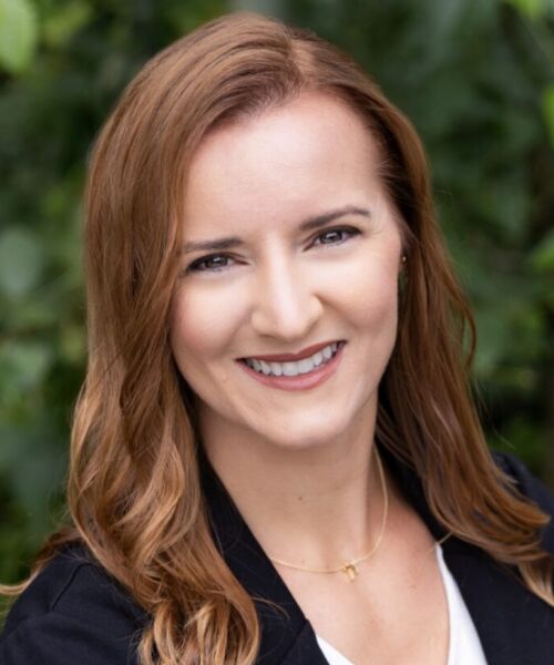 Alexandra Woodside – Profile Photo-Resize